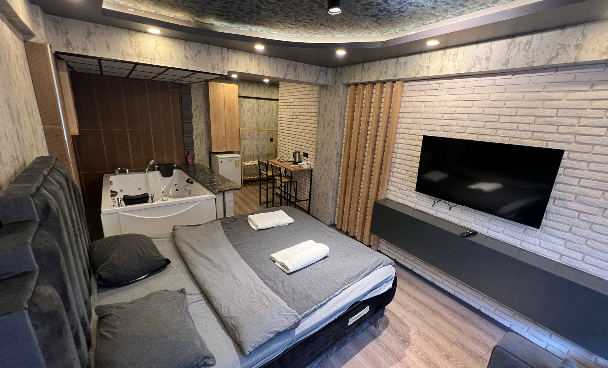 Yenilik Suit — 1. fotoğraf